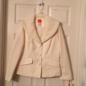 New with tags,winter white jacket with faux fur collar.